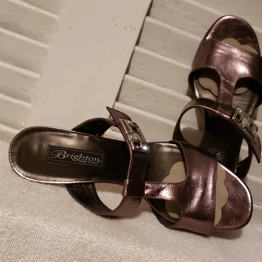 BRIGHTON Rouge Heels - Picture 8 of 8